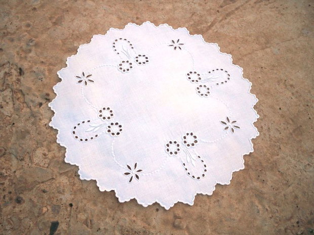 Broderie alba