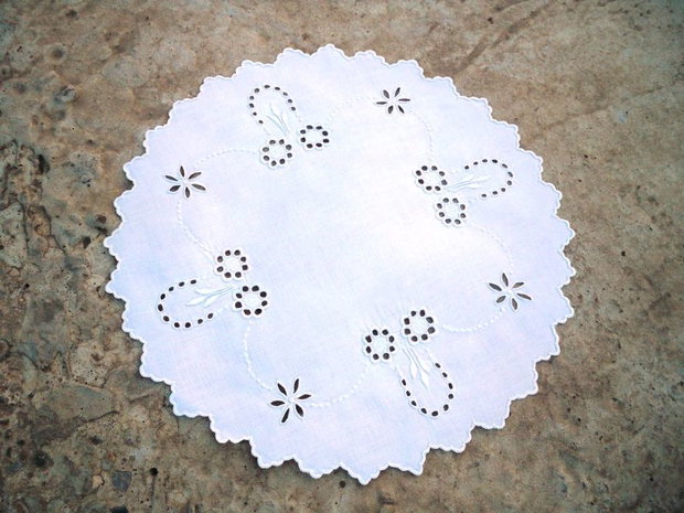 Broderie alba