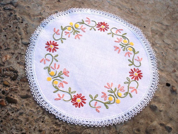 Accesoriu cu broderie