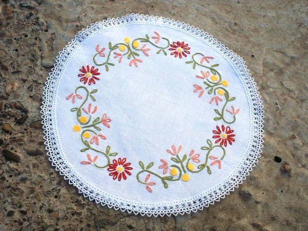 Accesoriu cu broderie