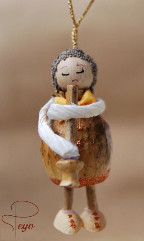 Spiridusul cu fluier fermecat - Figurina decorativa pentru Craciun