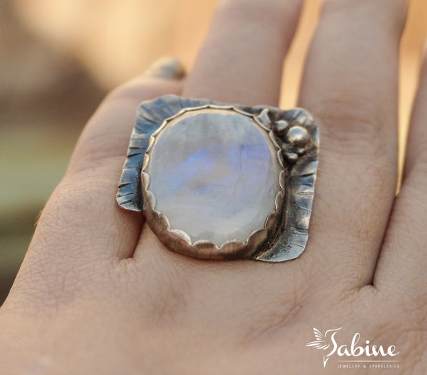 Inel argint 925 şi moonstone. Inel masiv, rustic, patinat, texturat