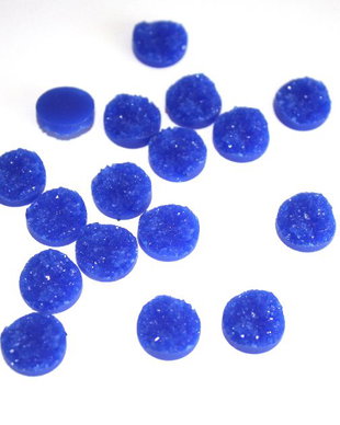 Cabochon rasina