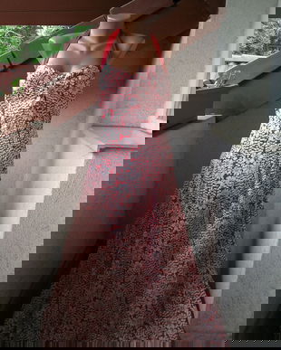 ROCHIE DEOSEBIT DE FRUMOASA ,AMPLA CU JUPON MARIME 40