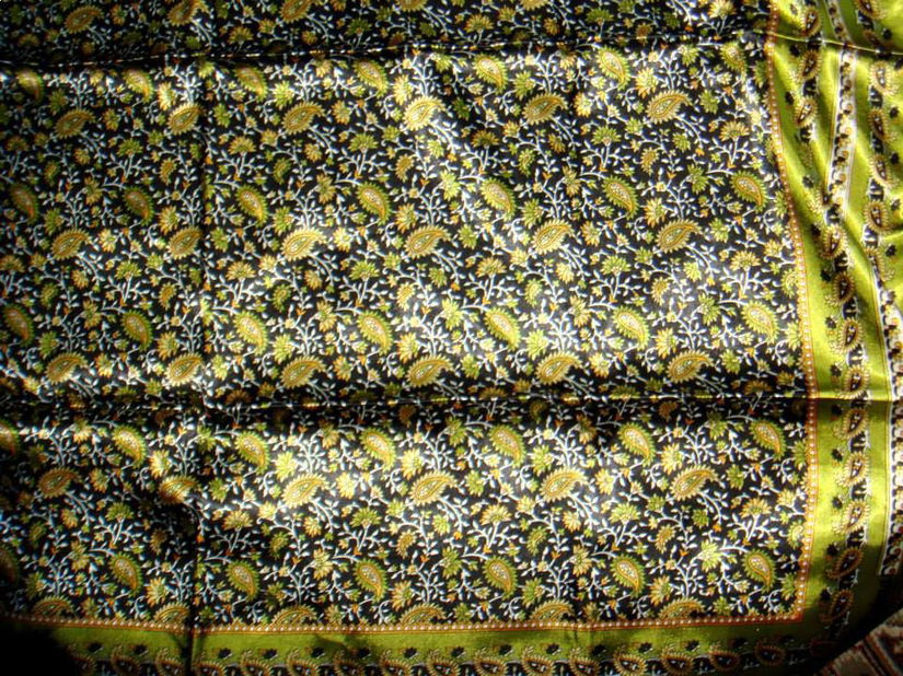 LICHIDARE DE STOC - Esarfa vintage XL din matase artificiala plina, cu imprimeu oriental