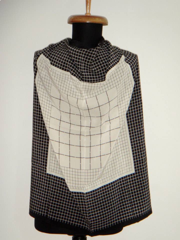 Esarfa vintage din matase naturala plina, cu design geometric