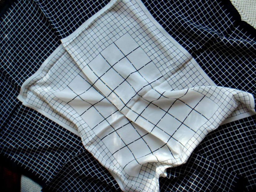 Esarfa vintage din matase naturala plina, cu design geometric