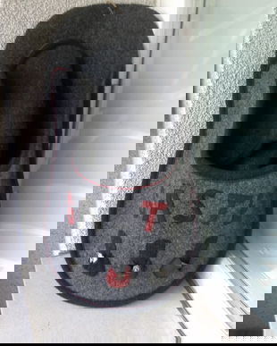 PAPUC URIAS DE CASA CE CONTINE PAPUCI PENTRU MUSAFIRI