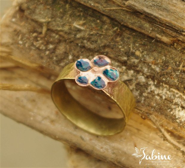 Inel din alamă cu floricică de cupru, colorată