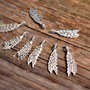 1b charm argintiu,  frunze 20x6mm (SALAK 176)