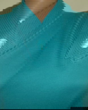 Pulover turcoise cu nasture