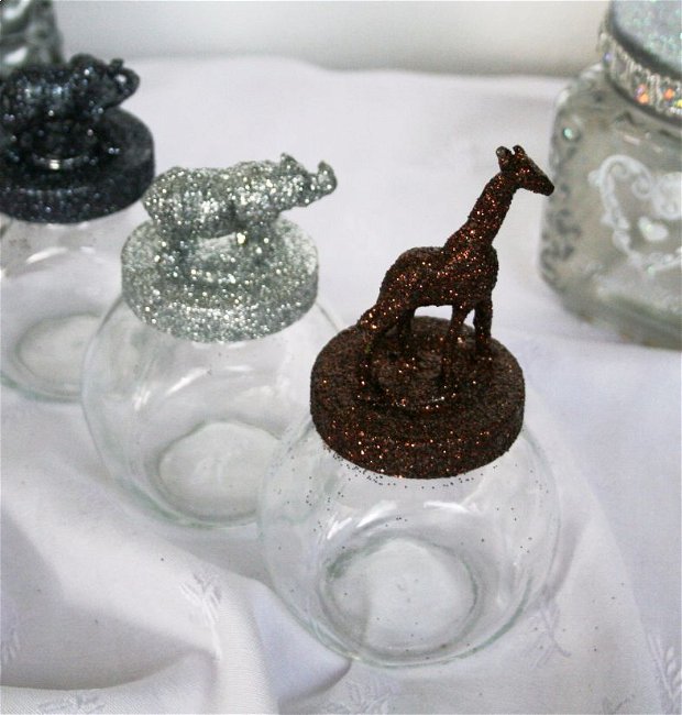 Borcanel decorat-girafa