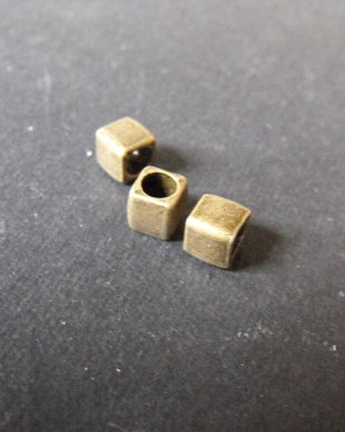 DISTANTIER BRONZ - 6 X 6 MM