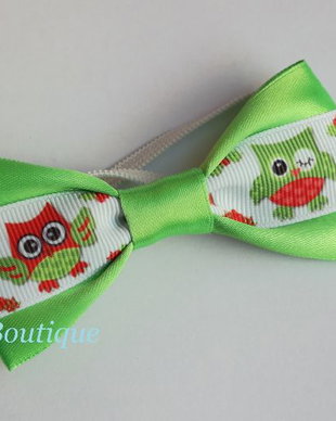 Mini papion pentru Craciun cu bufnite verde crud