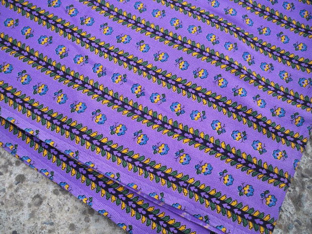 Material textil cu imprimeuri