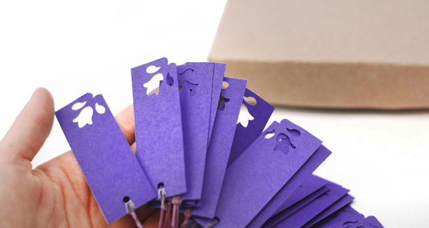 Etichete / price tag/ thank you tag carton Violet si fire de rafie - 20 buc -