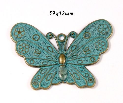 6538 - (1 buc) Pandantiv, aliaj metalic bronz, patina de oxidare verdigris, fluture