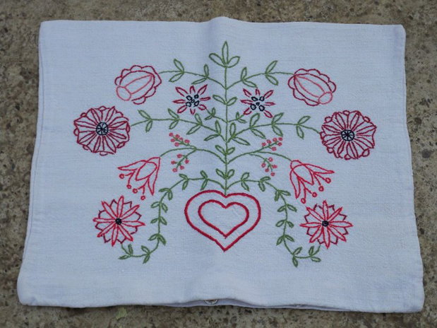 Broderie florala-Husa perinita
