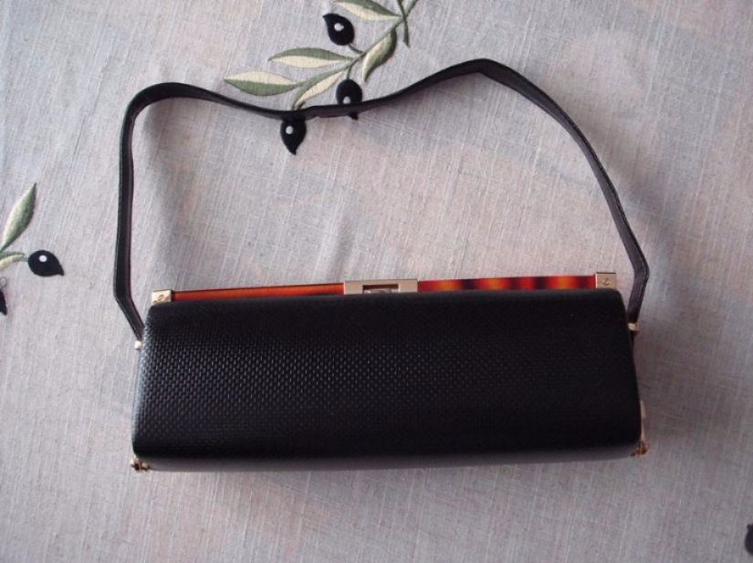 REDUCERE Plic, clutch cocktail sau ocazie negru, cu garnitura metalica aurie