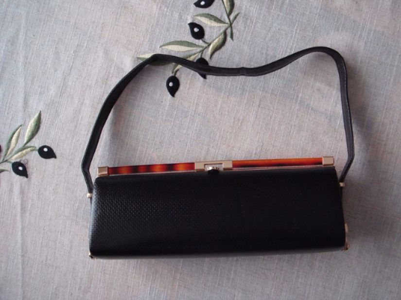 REDUCERE Plic, clutch cocktail sau ocazie negru, cu garnitura metalica aurie