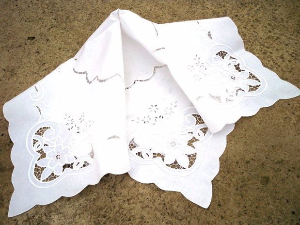 Broderie alba