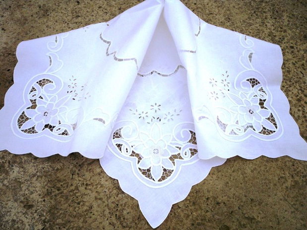 Broderie alba