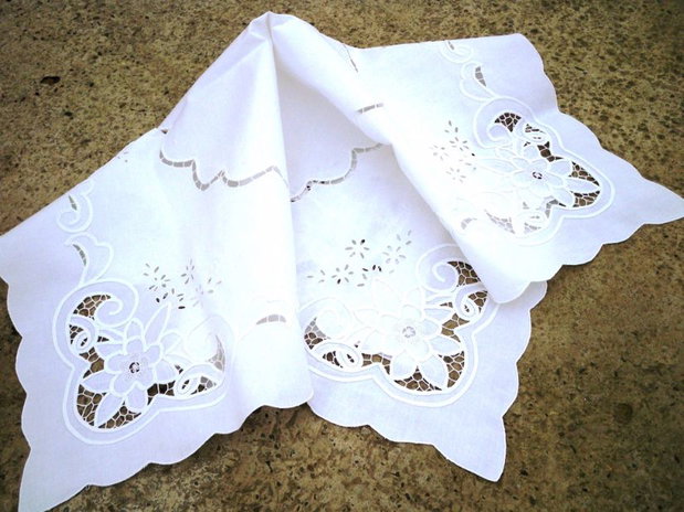 Broderie alba