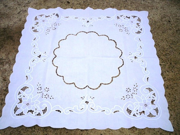 Broderie alba