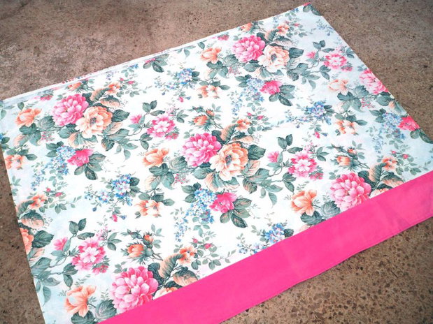 Material textil inflorat