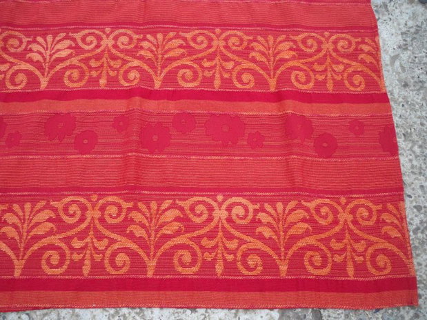 Tesatura rosie