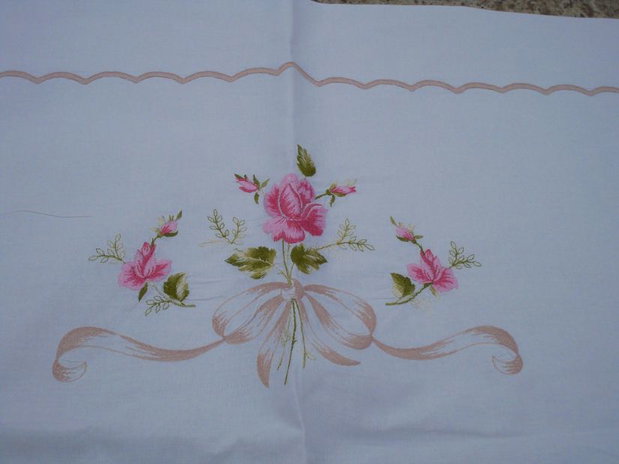Broderie roz