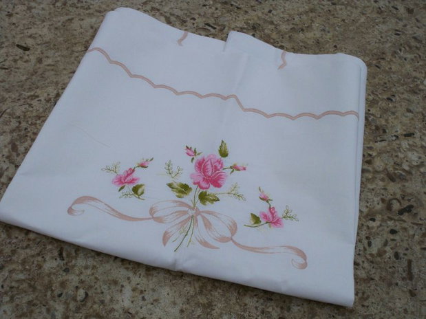 Broderie roz