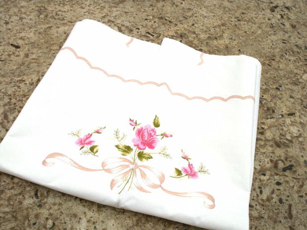 Broderie roz