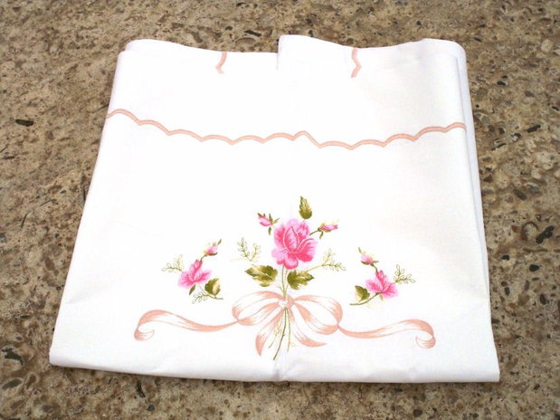 Broderie roz