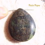 Pandantiv 1 lacrima din green jasper aprox 11x40x50 mm
