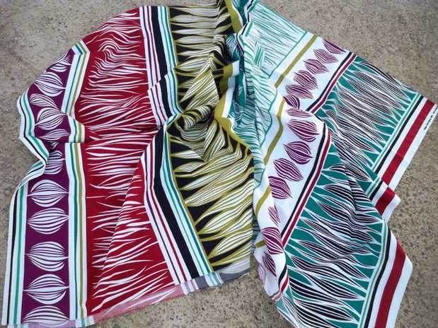 Material textil cu imprimeuri