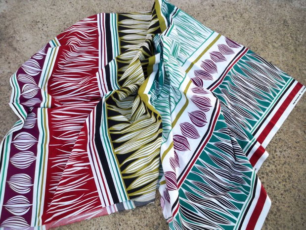 Material textil cu imprimeuri