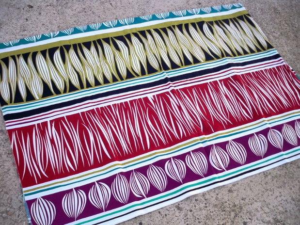Material textil cu imprimeuri