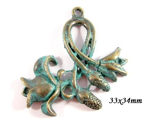 3647 - (2 buc) Pandantiv bronz verdigris floare