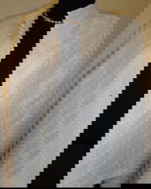 Jacheta din stofa alba,tesuta in relief