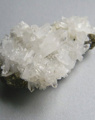 Specimen - cuart si calcopirita