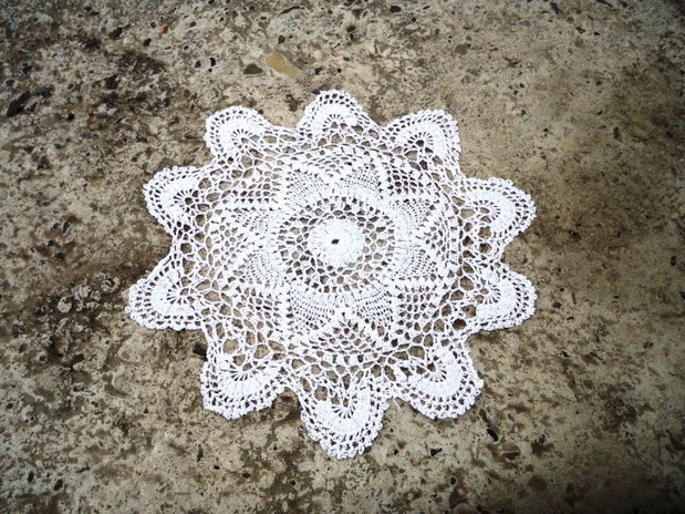 Dantela alba crosetata 2