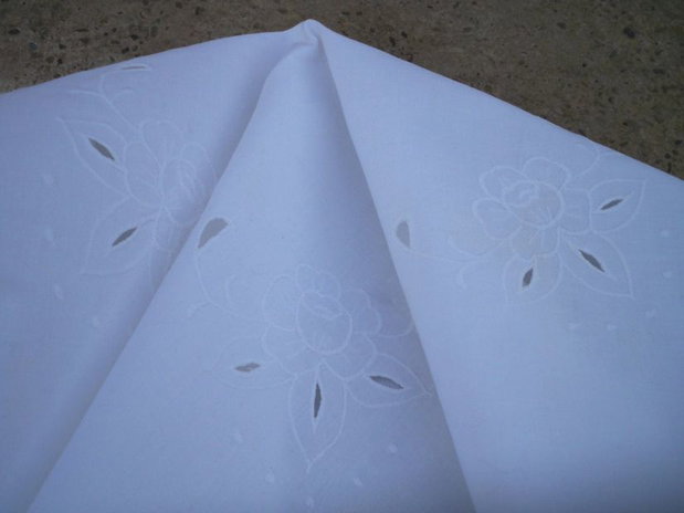 Broderie alba