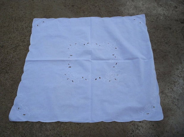 Broderie alba