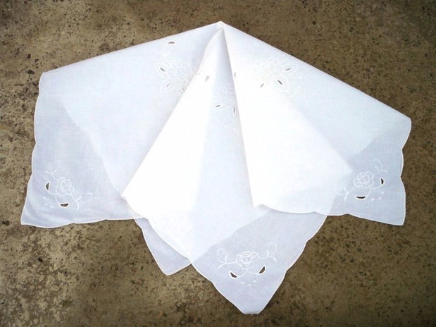 Broderie alba