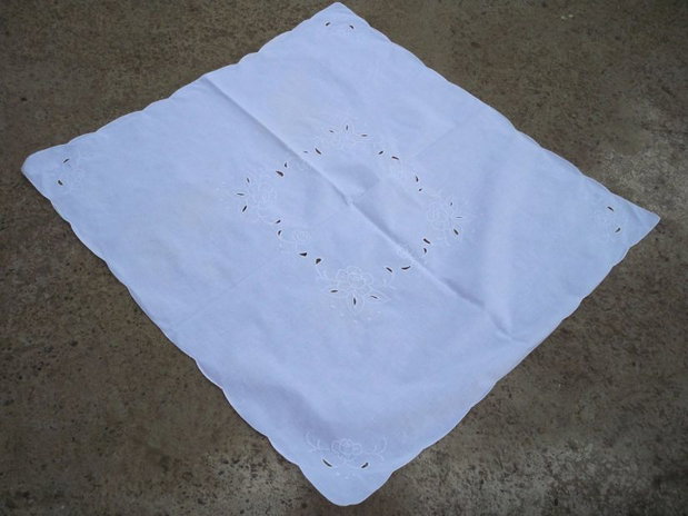 Broderie alba
