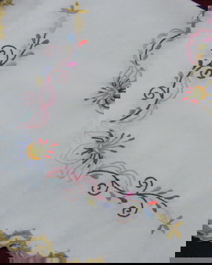 Fata de masa cu broderie rustica