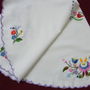 Fata de masa rotunda cu broderie