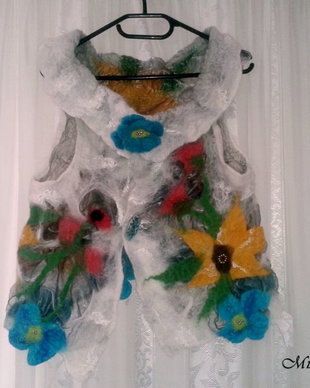 Vesta impaslita pe organza cu flori - Orice Anotimp - rezervat