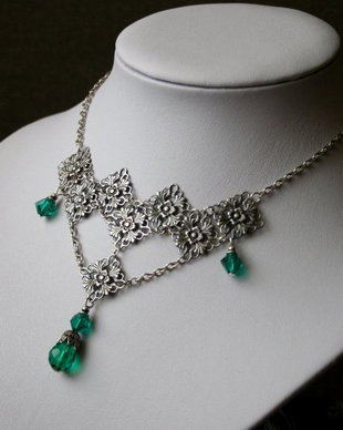 Colier inspirat din stilul victorian